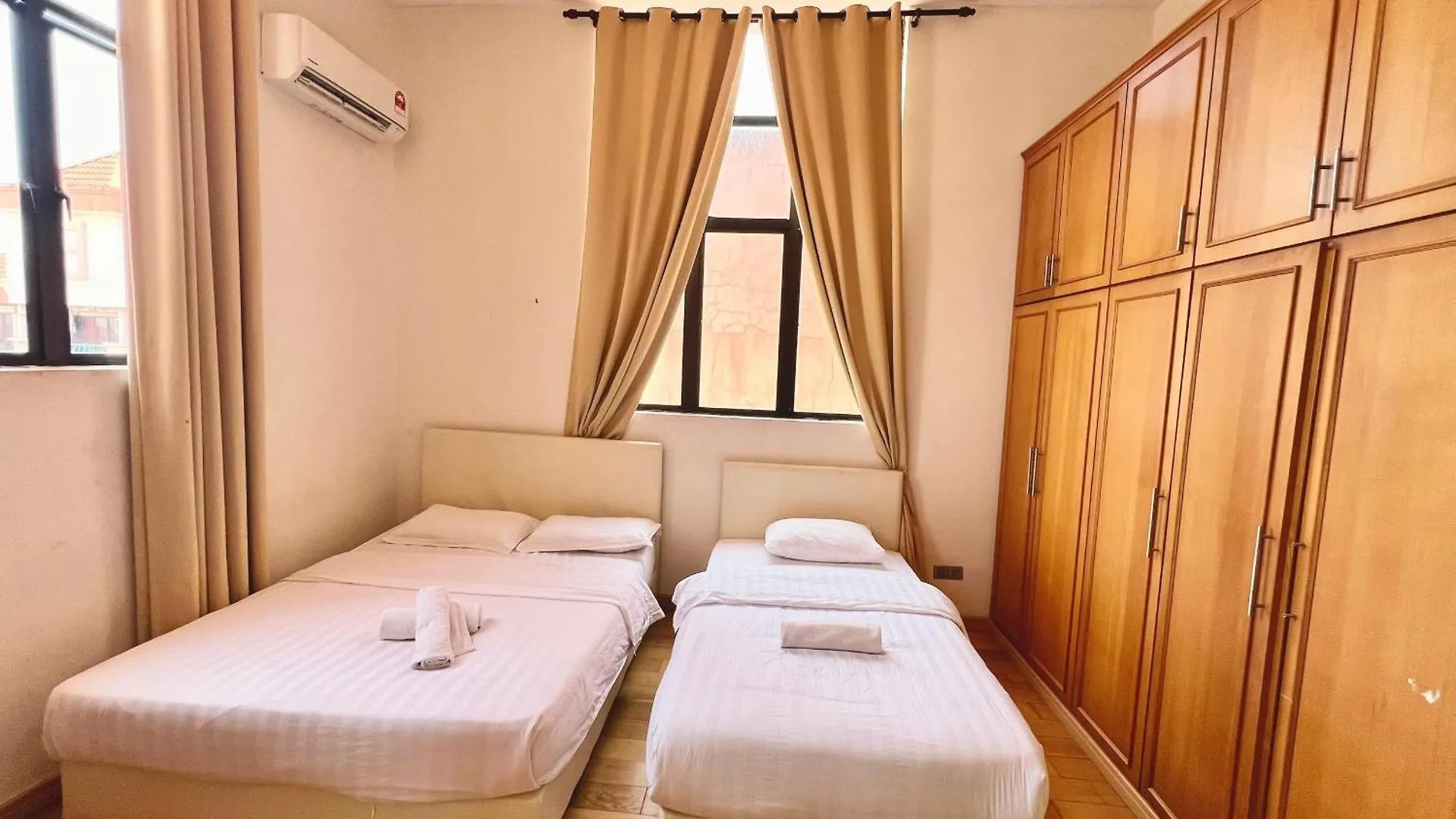 Penthouse Marina Court Vacation Home 4 Bedrooms Kota Kinabalu 14Pax Malesia